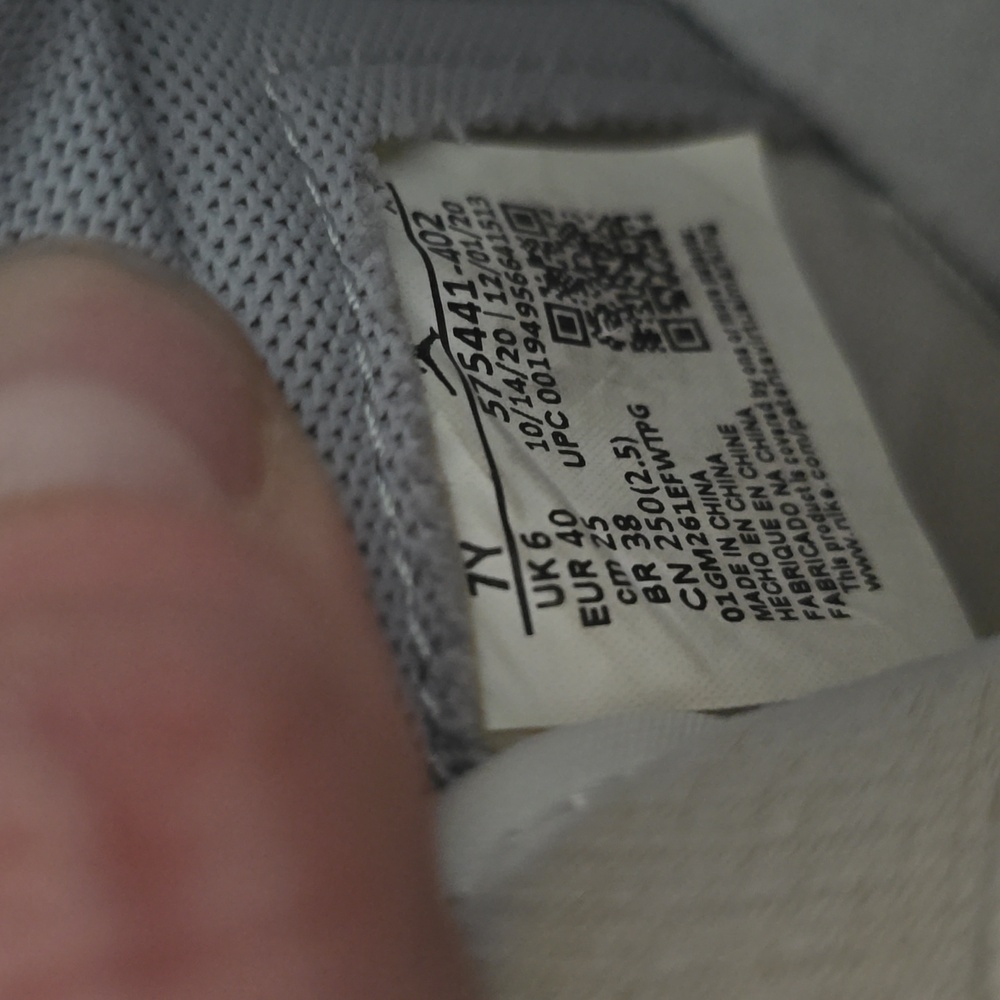 Nike Air Jordan 1 Retro High Hyper Royal (Size 7Y) - Picture 8 of 8